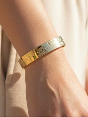 Gold Floral Etched Bracelet